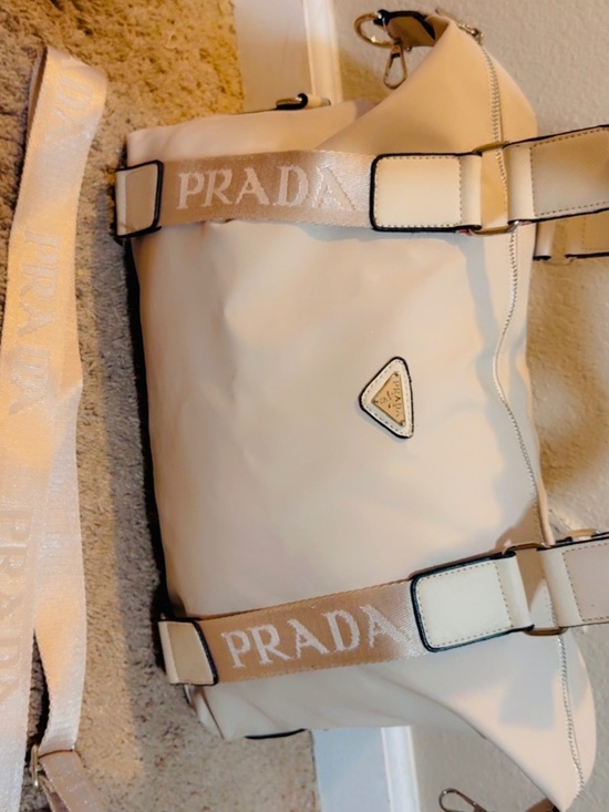 Duffel bag. - Picture 1 of 4